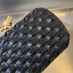 2025年7月7日入荷新作  Bottega Veneta Knot 717622  knotLogo  20x12x5.5   極品/正規品同様/人気/革/バッグ/AJ工場
