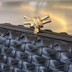 2025年7月7日入荷新作  Bottega Veneta Knot 717622  knotLogo  20x12x5.5   極品/正規品同様/人気/革/バッグ/AJ工場