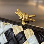2025年7月7日入荷新作  Bottega Veneta Knot 717622  knotLogo  20x12x5.5   極品/正規品同様/人気/革/バッグ/AJ工場