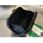 2025年7月7日入荷新作  Bottega Veneta Knot 717622   knotLogo  19x11.5x5   極品/正規品同様/人気/革/バッグ/AJ工場