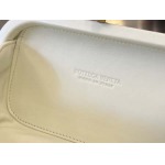 2025年7月7日入荷新作  Bottega Veneta Knot 717622  knotLogo  19x11.5x5   極品/正規品同様/人気/革/バッグ/AJ工場
