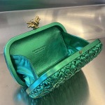 2025年7月7日入荷新作  Bottega Veneta Knot 717622  knotLogo  20x12x5.5   極品/正規品同様/人気/革/バッグ/AJ工場