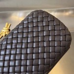 2025年7月7日入荷新作  Bottega Veneta Knot 717622  knotLogo  20x12x5.5   極品/正規品同様/人気/革/バッグ/AJ工場