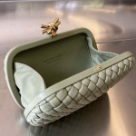 2025年7月7日入荷新作  Bottega Veneta Knot 717622  knotLogo  20x12x5.5   極品/正規品同様/人気/革/バッグ/AJ工場