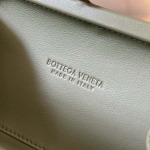 2025年7月7日入荷新作  Bottega Veneta Knot 717622  knotLogo  20x12x5.5   極品/正規品同様/人気/革/バッグ/AJ工場
