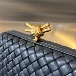 2025年7月7日入荷新作  Bottega Veneta Knot 717622  knotLogo  20x12x5.5   極品/正規品同様/人気/革/バッグ/AJ工場