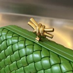 2025年7月7日入荷新作  Bottega Veneta Knot 717622  knotLogo  20x12x5.5   極品/正規品同様/人気/革/バッグ/AJ工場