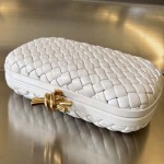 2025年7月7日入荷新作  Bottega Veneta Knot 717622  knotLogo  20x12x5.5   極品/正規品同様/人気/革/バッグ/AJ工場