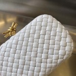 2025年7月7日入荷新作  Bottega Veneta Knot 717622  knotLogo  20x12x5.5   極品/正規品同様/人気/革/バッグ/AJ工場