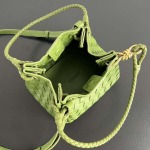 2025年7月7日入荷新作  Bottega Venetaintrecciato  mini   Bottega Veneta  knot   796569 Size21X17X16.5cm  極品/正規品同様/人気/革/バッグ/AJ工場
