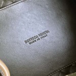 2025年7月7日入荷新作  Bottega Venetaintrecciato  mini   Bottega Veneta  knot   796569 Size21X17X16.5cm  極品/正規品同様/人気/革/バッグ/AJ工場