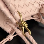 2025年7月7日入荷新作  Bottega Venetaintrecciato  mini   Bottega Veneta  knot   796569 Size21X17X16.5cm  極品/正規品同様/人気/革/バッグ/AJ工場