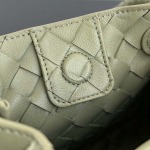 2025年7月7日入荷新作  Bottega Venetaintrecciato  mini   Bottega Veneta  knot   796569 Size21X17X16.5cm  極品/正規品同様/人気/革/バッグ/AJ工場