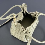 2025年7月7日入荷新作  Bottega Venetaintrecciato  mini   Bottega Veneta  knot   796569 Size21X17X16.5cm  極品/正規品同様/人気/革/バッグ/AJ工場