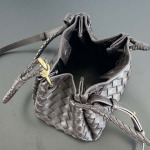 2025年7月7日入荷新作  Bottega Venetaintrecciato  mini   Bottega Veneta  knot   796569 Size21X17X16.5cm  極品/正規品同様/人気/革/バッグ/AJ工場