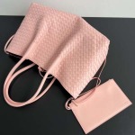 2025年7月7日入荷新作 Bottega Veneta 新作 小号Ciao Ciao 835835     SIZE:26x19x10.5 極品/正規品同様/人気/革/バッグ/AJ工場