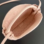 2025年7月7日入荷新作 Bottega Veneta 新作    805739     SIZE:23*11*8 極品/正規品同様/人気/革/バッグ/AJ工場