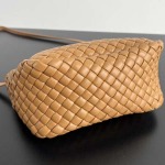 2025年7月7日入荷新作 Bottega Veneta 新作    805739     SIZE:23*11*8 極品/正規品同様/人気/革/バッグ/AJ工場