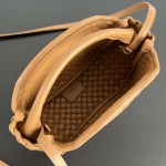 2025年7月7日入荷新作 Bottega Veneta 新作    805739     SIZE:23*11*8 極品/正規品同様/人気/革/バッグ/AJ工場