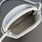 2025年7月7日入荷新作 Bottega Veneta 新作    805739     SIZE:23*11*8 極品/正規品同様/人気/革/バッグ/AJ工場