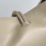 2025年7月7日入荷新作 Bottega Veneta 25早春新作Liberta    806038      SIZE:30x18x18 極品/正規品同様/人気/革/バッグ/AJ工場