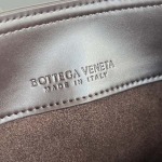 2025年7月7日入荷新作 Bottega Veneta 25早春新作Liberta    815244       SIZE:22x18x15 極品/正規品同様/人気/革/バッグ/AJ工場