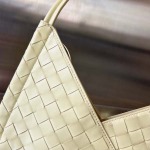 2025年7月8日入荷新作#Bottega Veneta   2023  740898    hin30x26x2CM極品/正規品同様/人気/革/バッグ/AJ工場