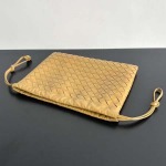 2025年7月8日入荷新作#Bottega Veneta     Dustbag 796728   32x23 極品/正規品同様/人気/革/バッグ/AJ工場