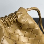 2025年7月8日入荷新作#Bottega Veneta     Dustbag 796728   32x23 極品/正規品同様/人気/革/バッグ/AJ工場