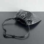 2025年7月8日入荷新作#Bottega Veneta     Dustbag 796728   32x23 極品/正規品同様/人気/革/バッグ/AJ工場