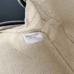 2025年7月8日入荷新作B 24 765809Intrecciato     logo     13*22*4cm   極品/正規品同様/人気/革/バッグ/AJ工場