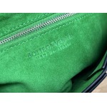2025年7月9日入荷新作#Bottega Veneta  CASSETTE  Urban leather  size23x15極品/正規品同様/人気/革/バッグ/AJ工場