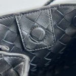 2025年7月9日入荷新作#Bottega Venetaintrecciato  mini #Bottega Veneta  knot   796569 Size21X17X16.5cm  極品/正規品同様/人気/革/バッグ/AJ工場
