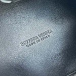 2025年7月9日入荷新作#Bottega Venetaintrecciato  mini #Bottega Veneta  knot   796569 Size21X17X16.5cm  極品/正規品同様/人気/革/バッグ/AJ工場