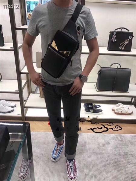 2025年9月4日入荷新作FENDI/人気/本革/バッグ 人気 おすすめ 父の日 誕生日/ギフト プレゼント 結婚式男友達の誕生日プレゼント