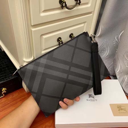 2025年9月5日入荷新作Burberry/人気/本革/バッグ 人気 おすすめ 父の日 誕生日/ギフト プレゼント 結婚式男友達の誕生日プレゼント