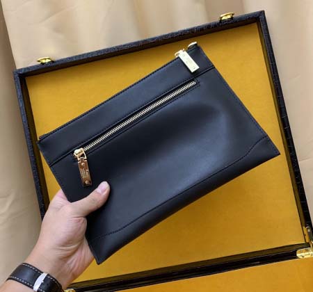 2025年9月5日入荷新作Gucci  /人気/本革/バッグ 人気 おすすめ 父の日 誕生日/ギフト プレゼント 結婚式男友達の誕生日プレゼント