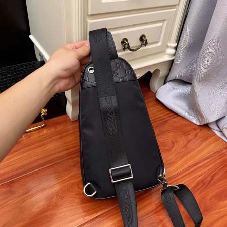 2025年9月5日入荷新作Gucci /人気/本革/バッグ 人気 おすすめ 父の日 誕生日/ギフト プレゼント 結婚式男友達の誕生日プレゼント