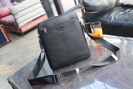 2025年9月5日入荷新作Prada/人気/本革/バッグ 人気 おすすめ 父の日 誕生日/ギフト プレゼント 結婚式男友達の誕生日プレゼント