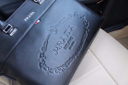 2025年9月5日入荷新作Prada/人気/本革/バッグ 人気 おすすめ 父の日 誕生日/ギフト プレゼント 結婚式男友達の誕生日プレゼント