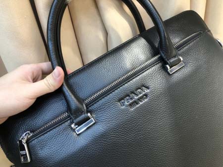 2025年9月5日入荷新作Prada/人気/本革/バッグ 人気 おすすめ 父の日 誕生日/ギフト プレゼント 結婚式男友達の誕生日プレゼント
