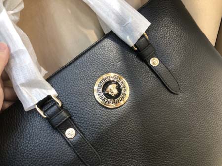 2025年9月5日入荷新作Versace /人気/本革/バッグ 人気 おすすめ 父の日 誕生日/ギフト プレゼント 結婚式男友達の誕生日プレゼント