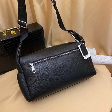 2025年9月8日入荷新作VERSACE /人気/本革/バッグ 人気 おすすめ 父の日 誕生日/ギフト プレゼント 結婚式男友達の誕生日プレゼント