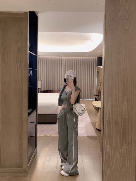 2025年9月29日入荷秋冬新作Pradaレディース服原版復刻高級N品人気/KL工場