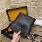 2025年9月4日入荷新作Versace /人気/本革/バッグ 人気 おすすめ 父の日 誕生日/ギフト プレゼント 結婚式男友達の誕生日プレゼント