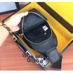 2025年9月5日入荷新作Versace /人気/本革/バッグ 人気 おすすめ 父の日 誕生日/ギフト プレゼント 結婚式男友達の誕生日プレゼント