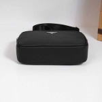 2025年9月5日入荷新作Prada/人気/本革/バッグ 人気 おすすめ 父の日 誕生日/ギフト プレゼント 結婚式男友達の誕生日プレゼント