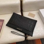 2025年9月5日入荷新作Burberry/人気/本革/バッグ 人気 おすすめ 父の日 誕生日/ギフト プレゼント 結婚式男友達の誕生日プレゼント