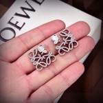 2025年9月26日入荷新品LOEWEピアスギフト/誕生日/記念品/アクセサリーxin工場