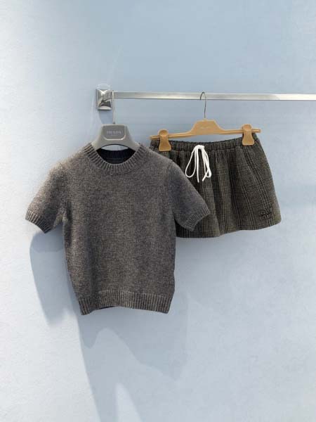 2025年9月29日入荷秋冬新作Pradaレディース服高級N...